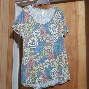 Lularoe Classic Tee Roses size L